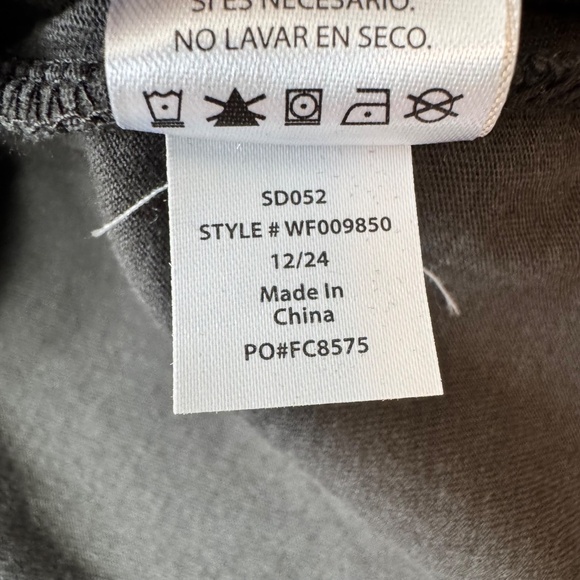 NWT WILDFOX "Mentally Exhausted" Jamie Tee, Women's Size M, Black & White Stars - Picture 10 of 10
